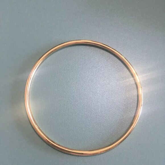 🌟 Luxury 18k Gold-Filled Round Bangle Bracelet 🌟 - Picture 3 of 8